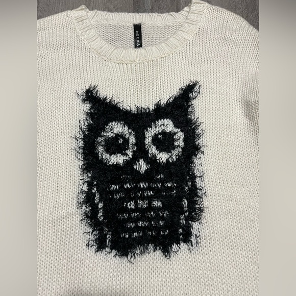 Full Tilt Ivory w Black Owl Sweater - Sz Youth Large - Picture 6 of 8